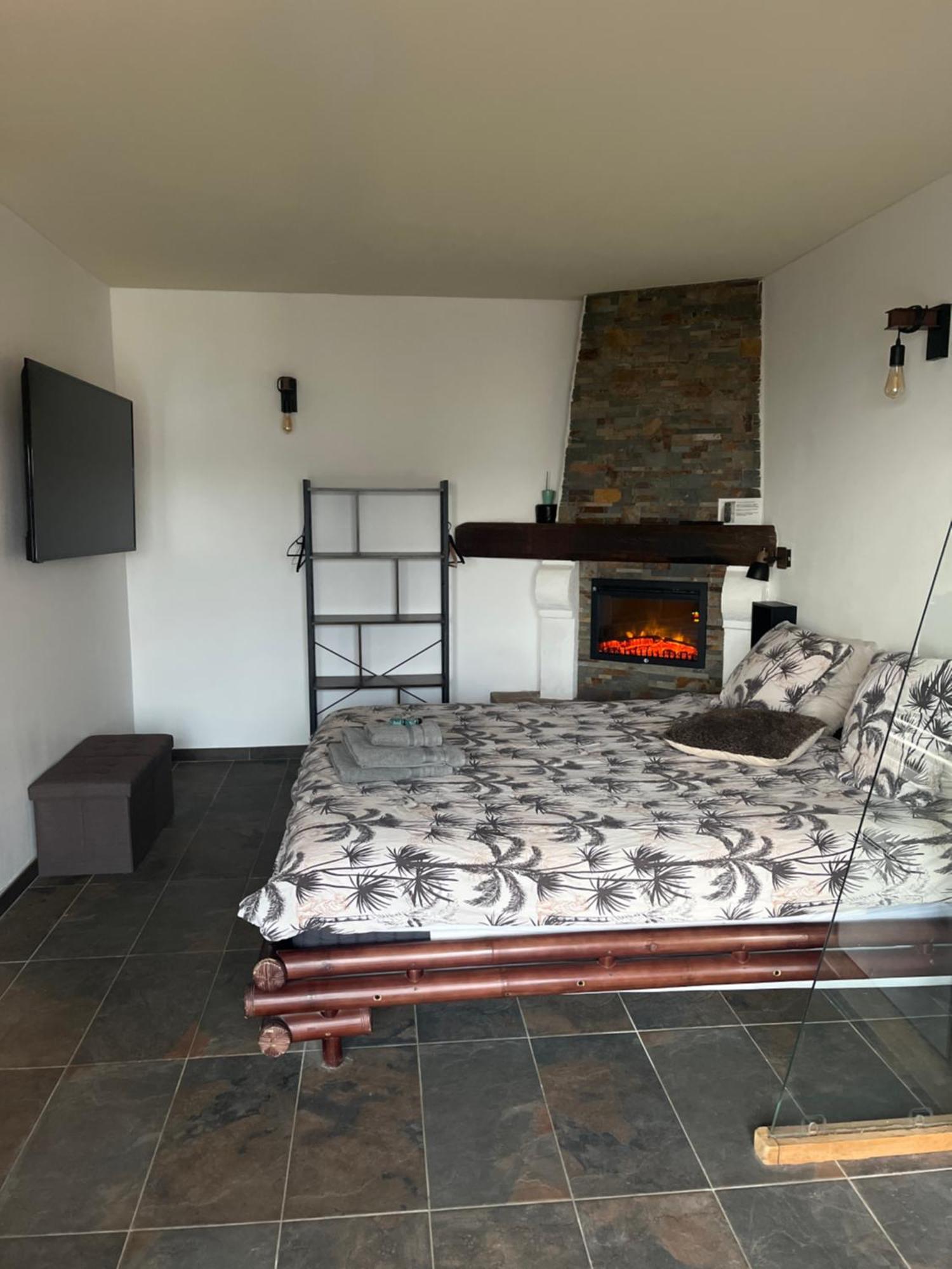 Studio Port Pin Vue Mer, Jacuzzi, Hammam, Parking Prives Cassis Exterior photo